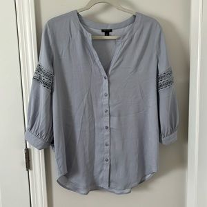 Ann Taylor v neck house with decor sleeves in size Medium